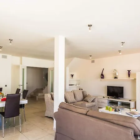 Villa Pino By *